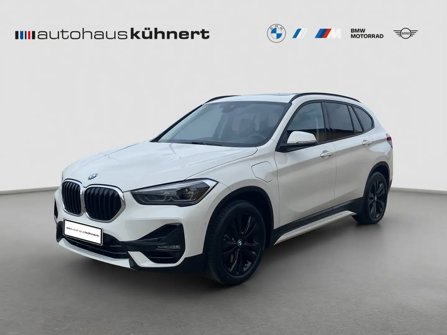 BMW X1 xDrive25e Sport Line LED PanoSD StHzg AHK SD Weiß - 1