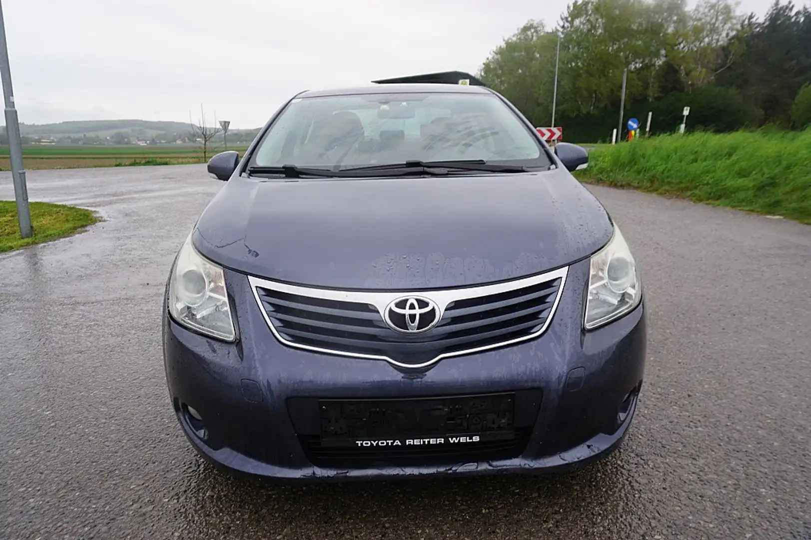 Toyota Avensis 2,0 D-4D 125 DPF Comfort Blau - 1
