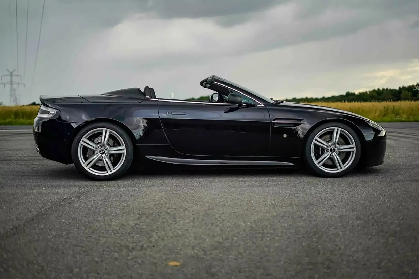 Aston Martin Vantage V12 Vantage Coupe - 2