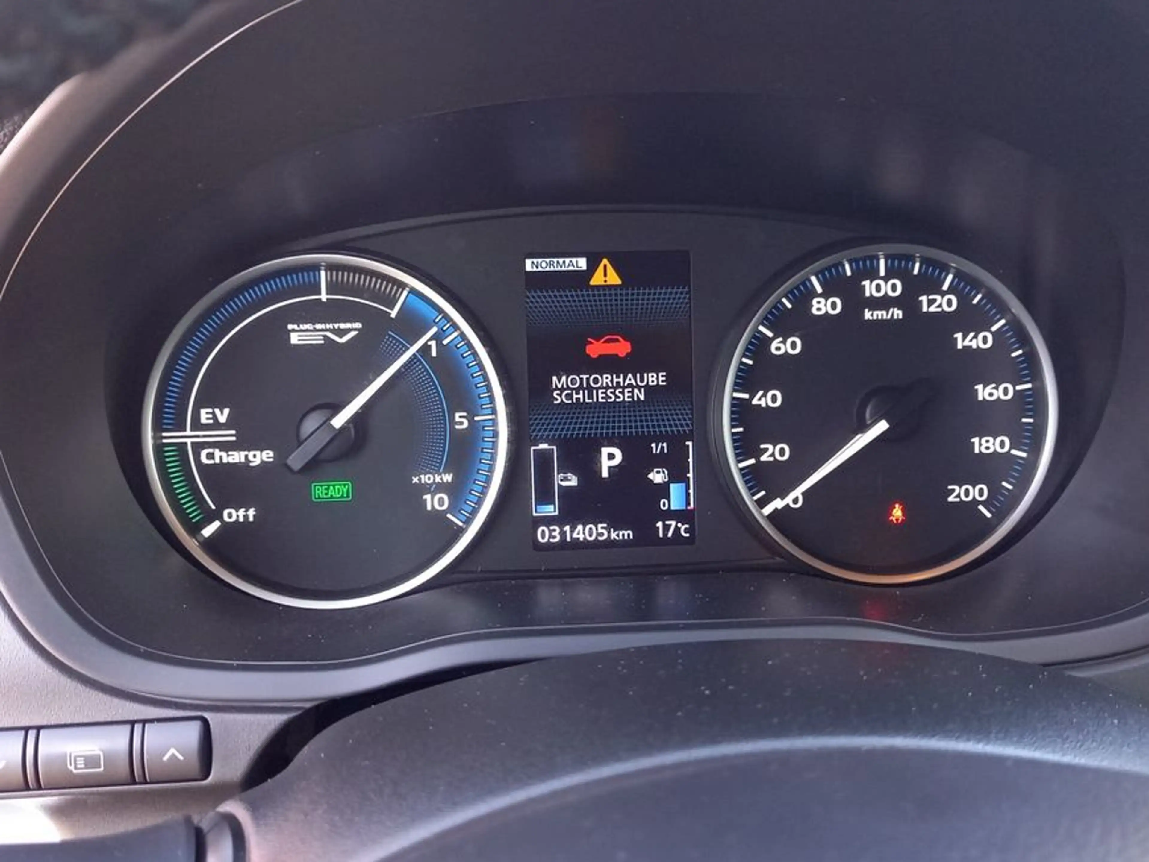 Mitsubishi Eclipse Cross Plug-In Hybrid 4WD Basis — photo 13