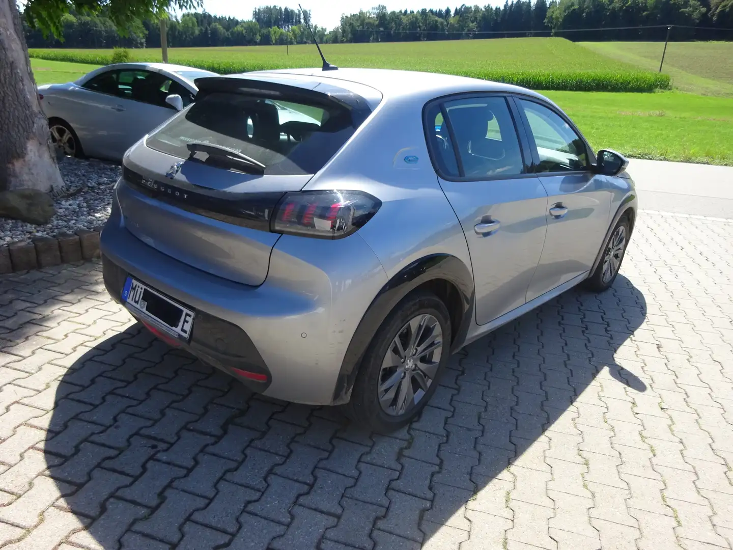 Peugeot 208 e- Allure/Klima/Navi/PDC v+h/Kamera h/1-Hand Plateado - 2