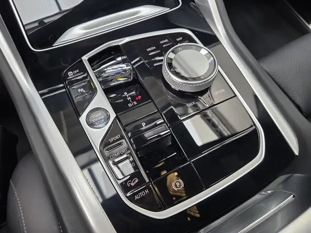 BMW X6 view 11