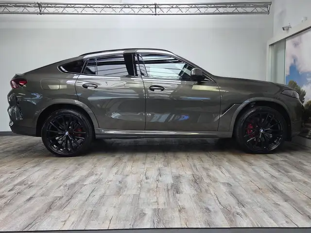 BMW X6 view 4