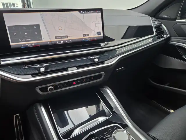 BMW X6 view 10