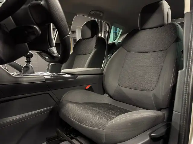 Peugeot 3008 view 12