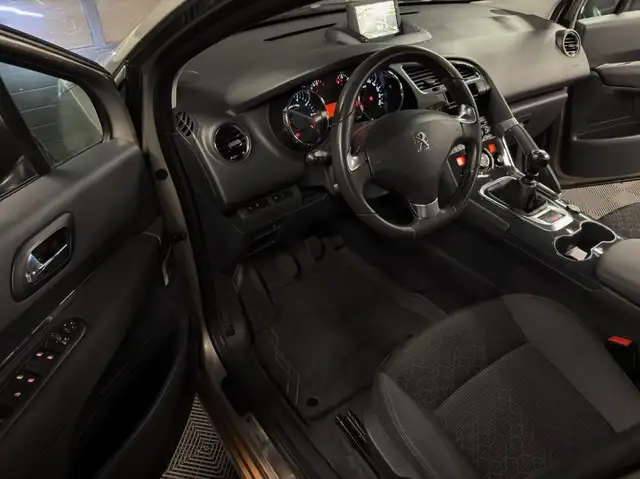Peugeot 3008 view 9