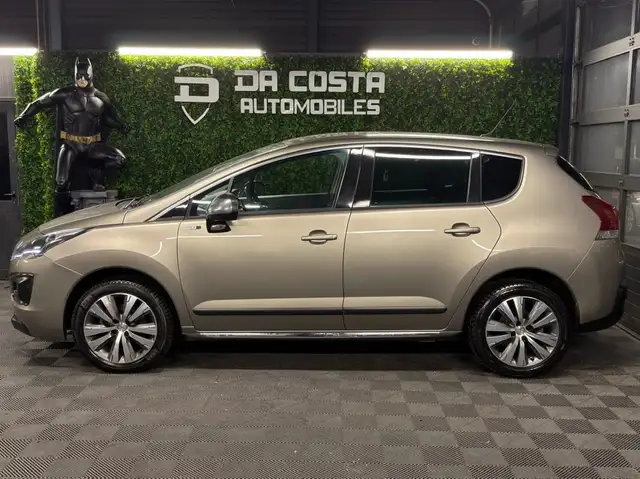 Peugeot 3008 view 5