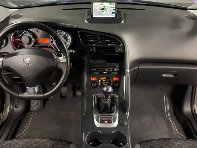 Peugeot 3008 view 18