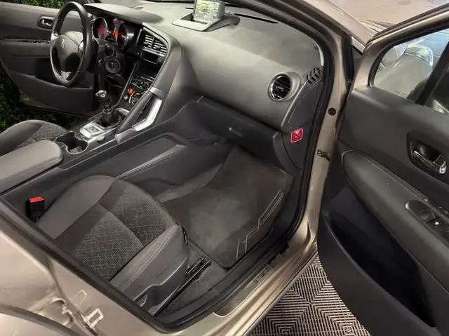 Peugeot 3008 view 13
