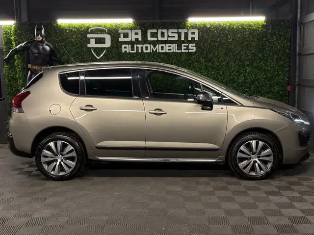 Peugeot 3008 view 2