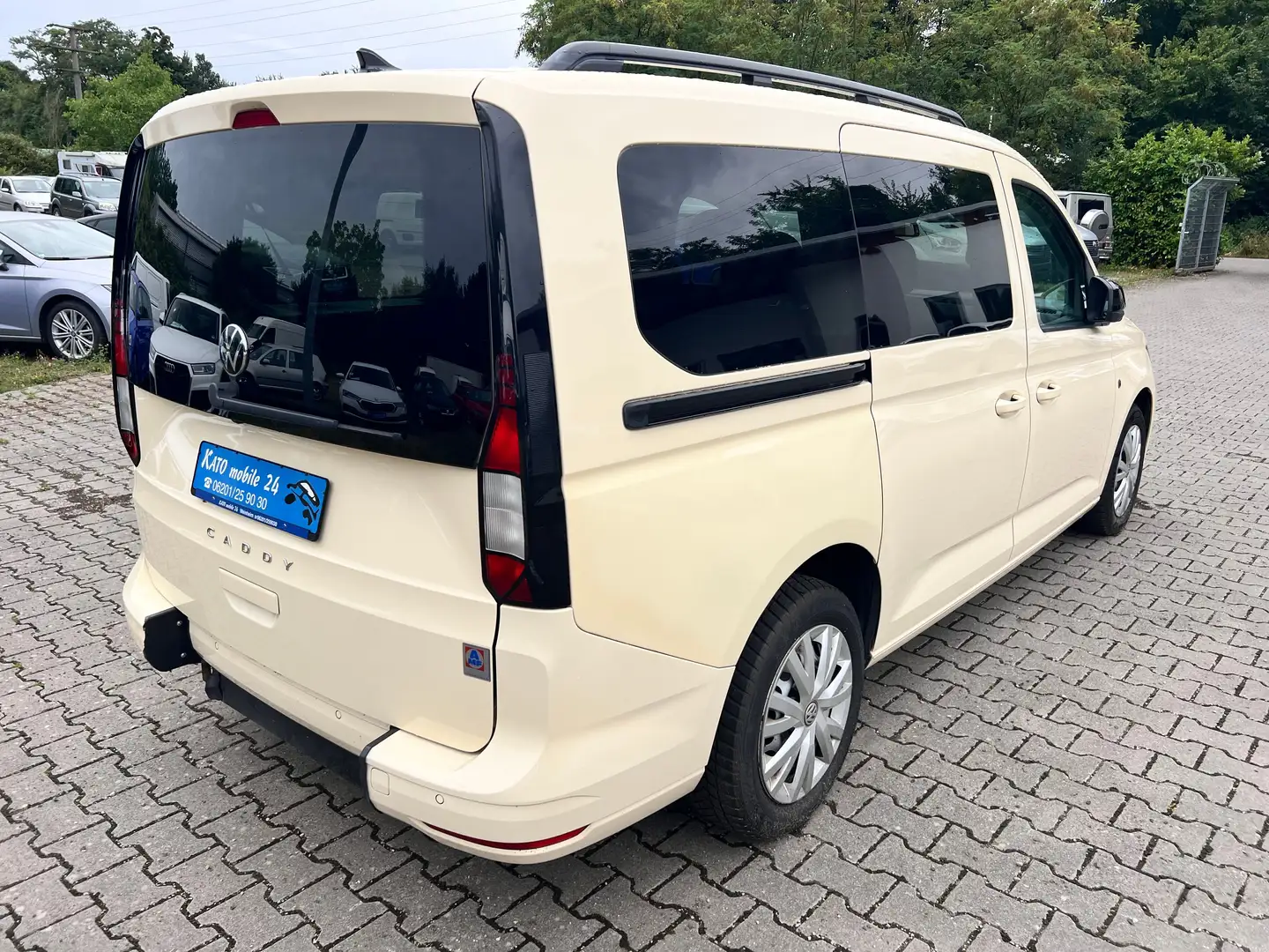 Volkswagen Caddy Life Maxi 2.0 TDI DSG LED Rollstuhl Rampe Taxi Nav Beige - 2