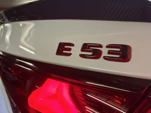 Mercedes-Benz E 53 AMG HYBRID 4MATIC+ Limousine LED PTS  Pano Ansicht 20