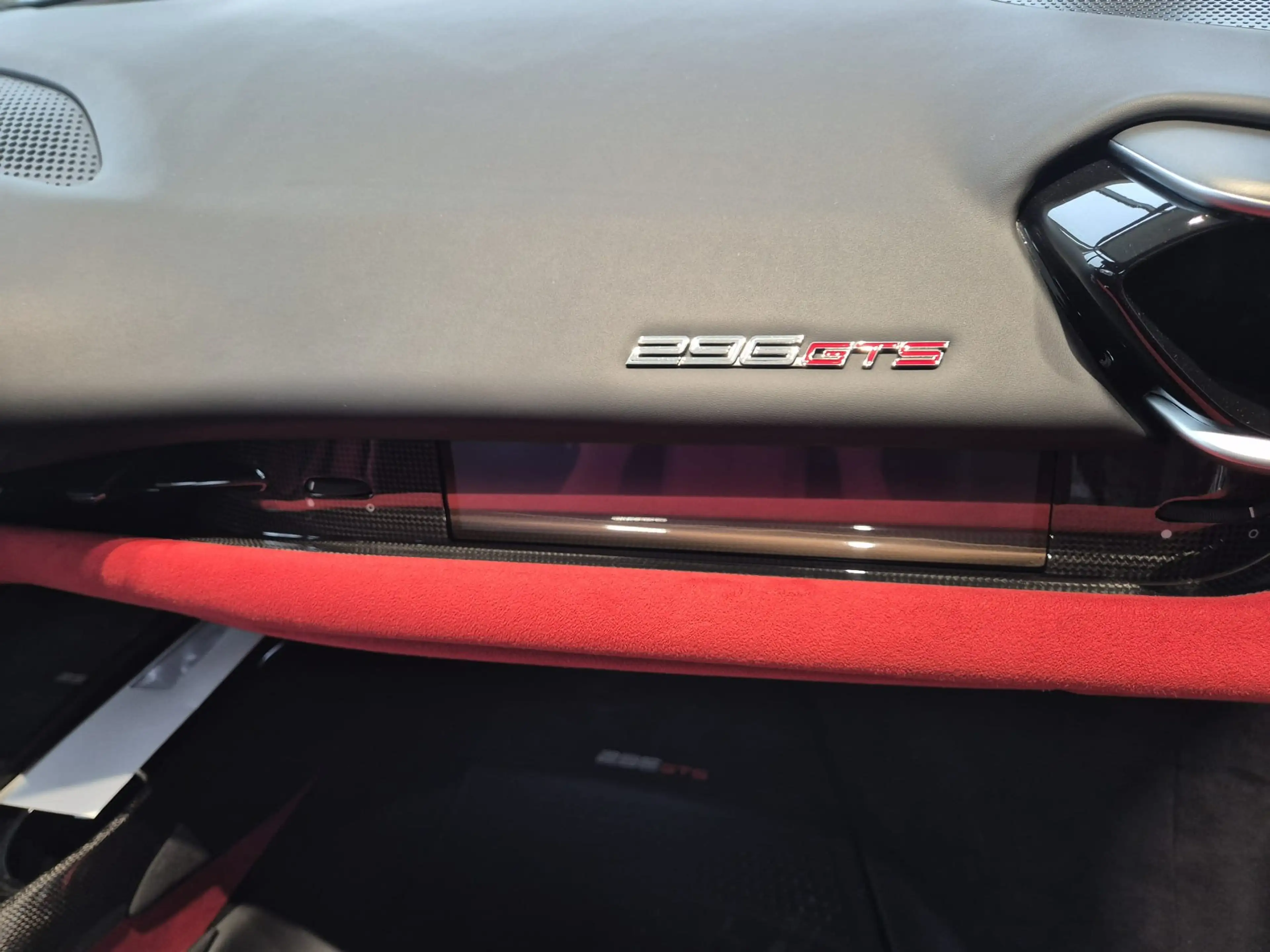 Ferrari 296 GTS Spider — photo 13