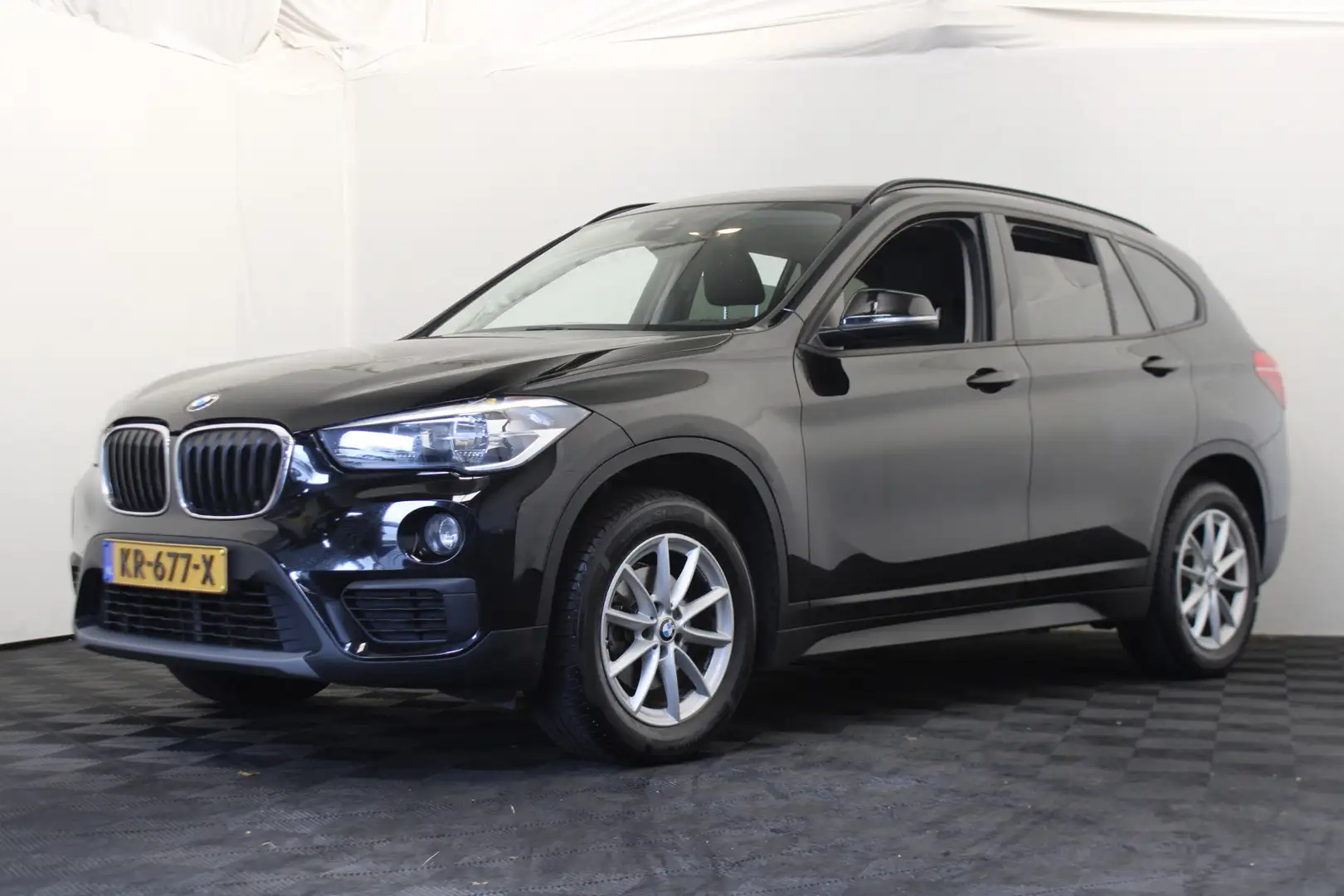 BMW X1 sDrive18i Sport |Navi|Stoelverwarming| Schwarz - 1