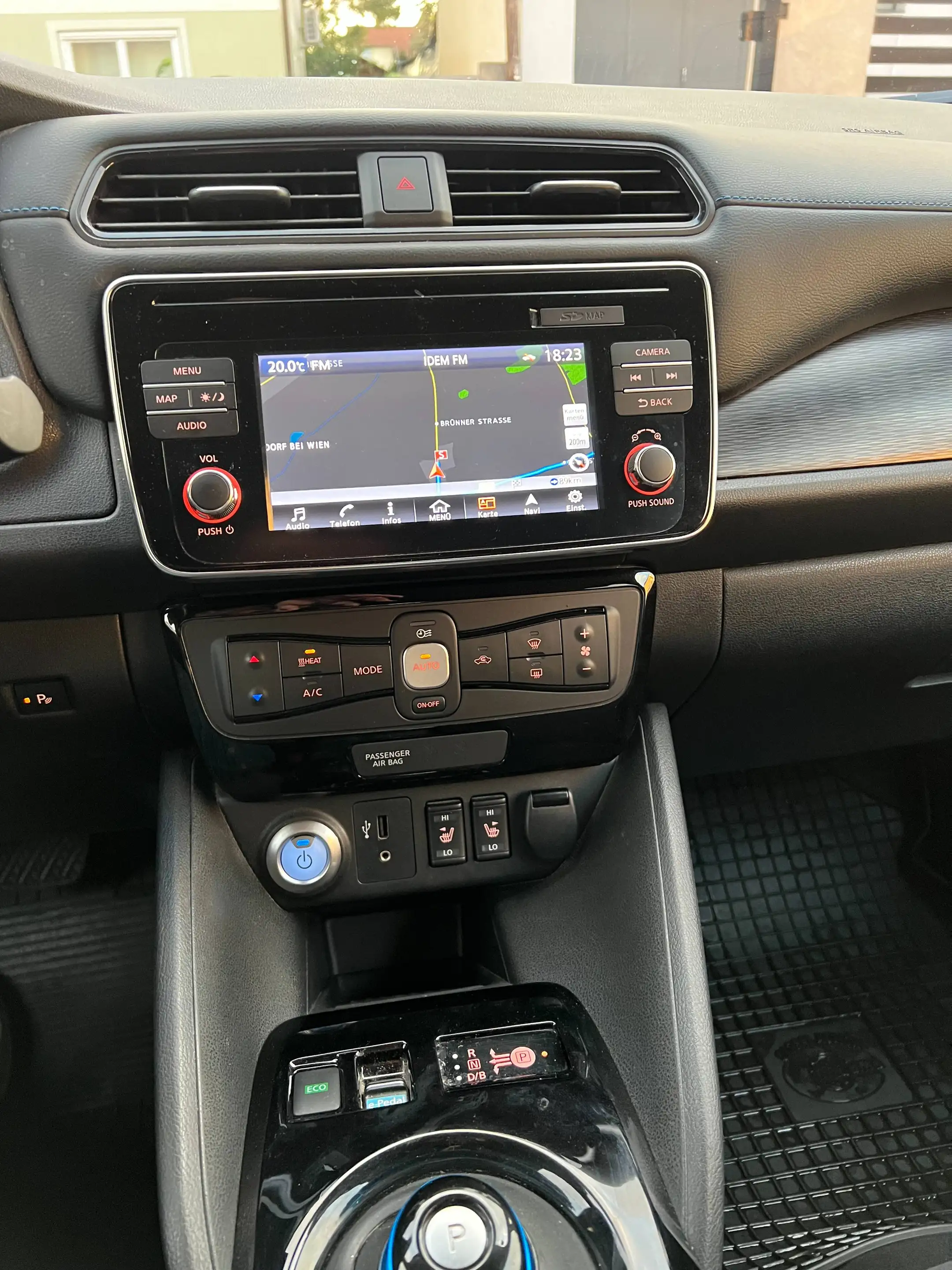 Nissan Leaf N-Connecta — photo 15