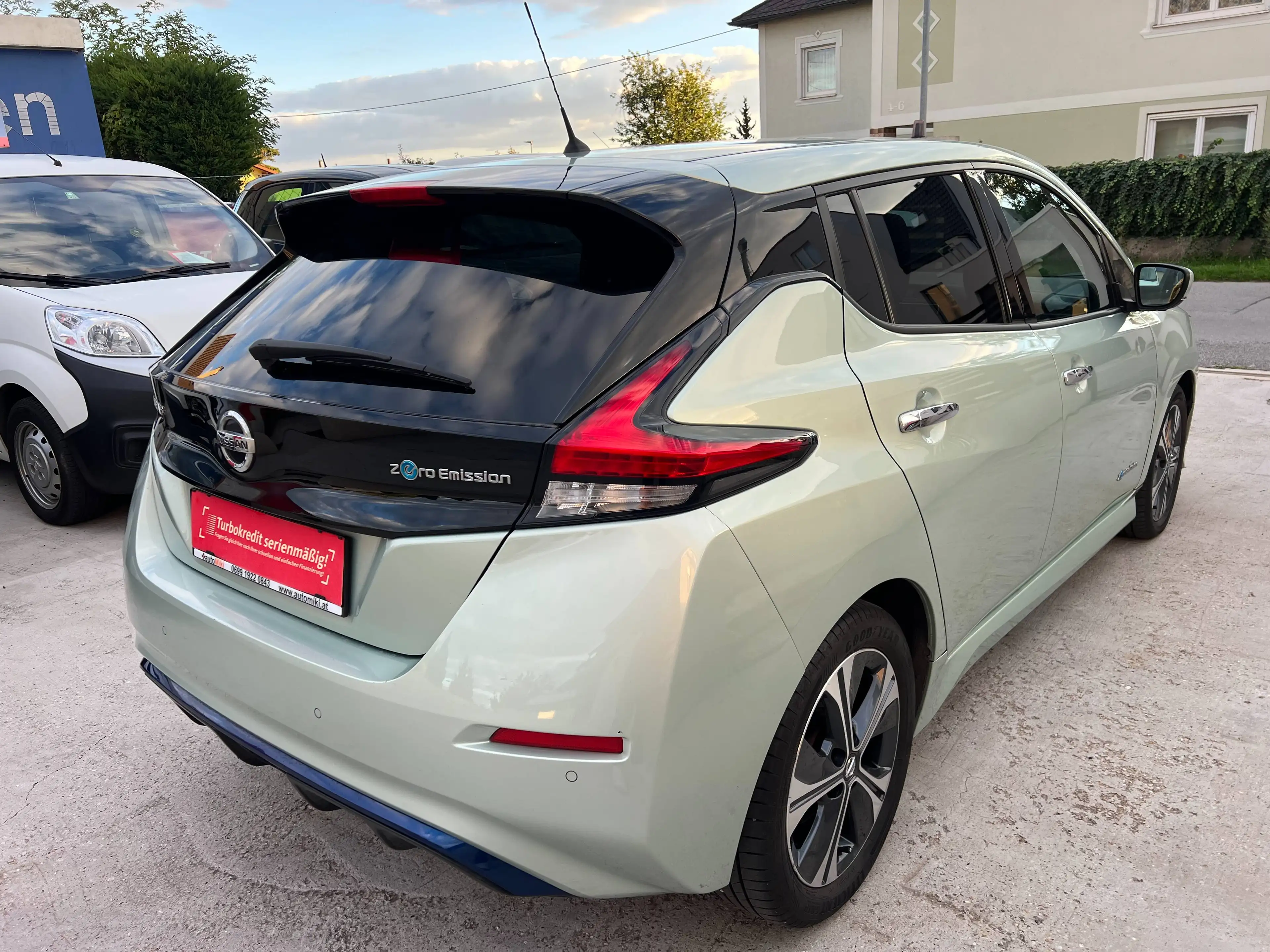 Nissan Leaf N-Connecta — photo 4