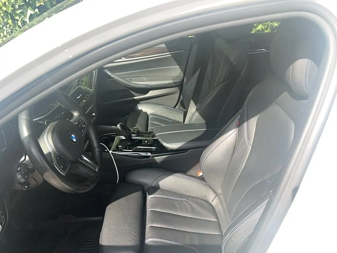 BMW 5 Series снимка BMW 5 Series