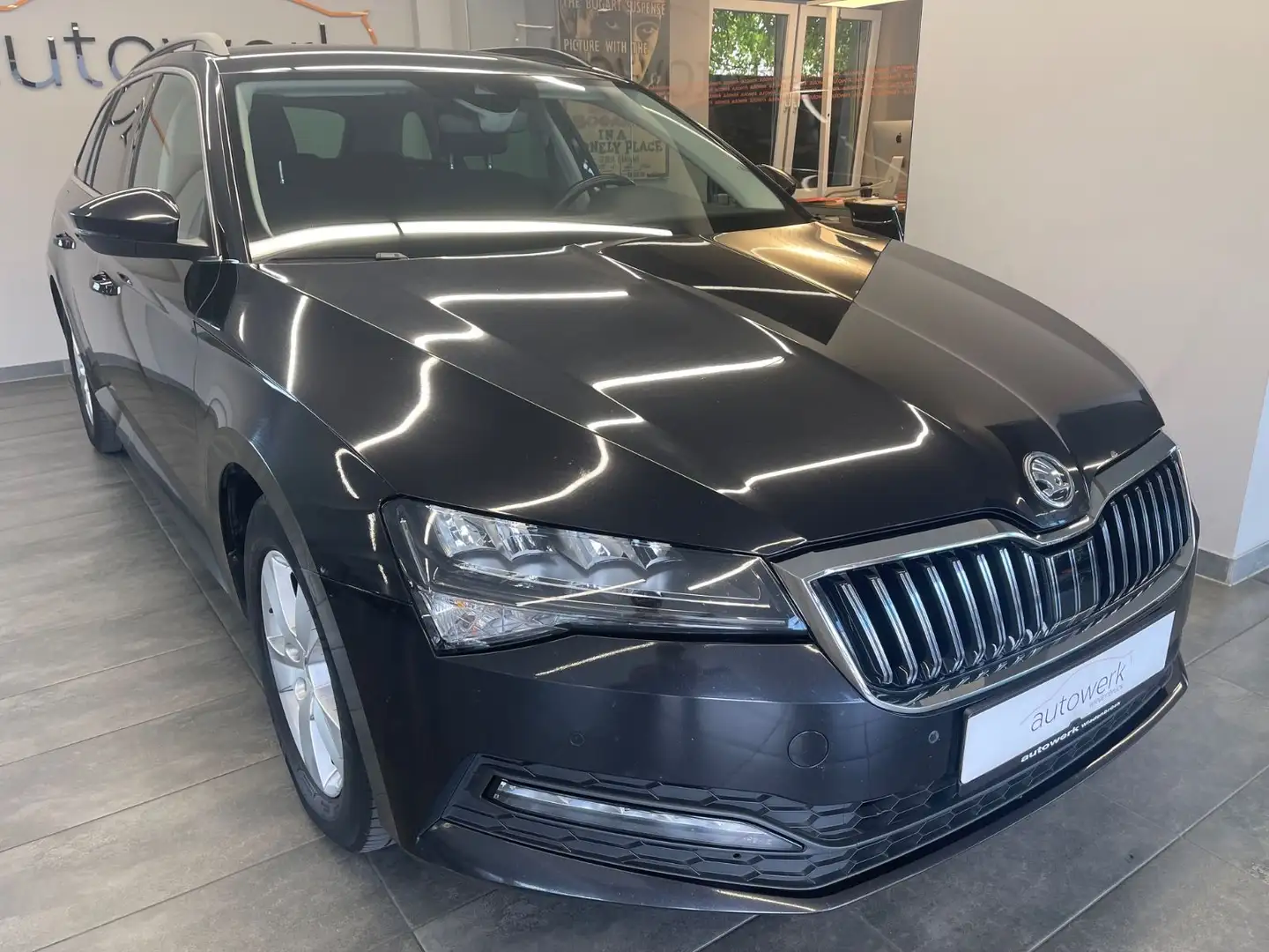 Skoda Superb Combi Ambition*AUT./AHK/Navi/Sitzhzg./TOP Schwarz - 1