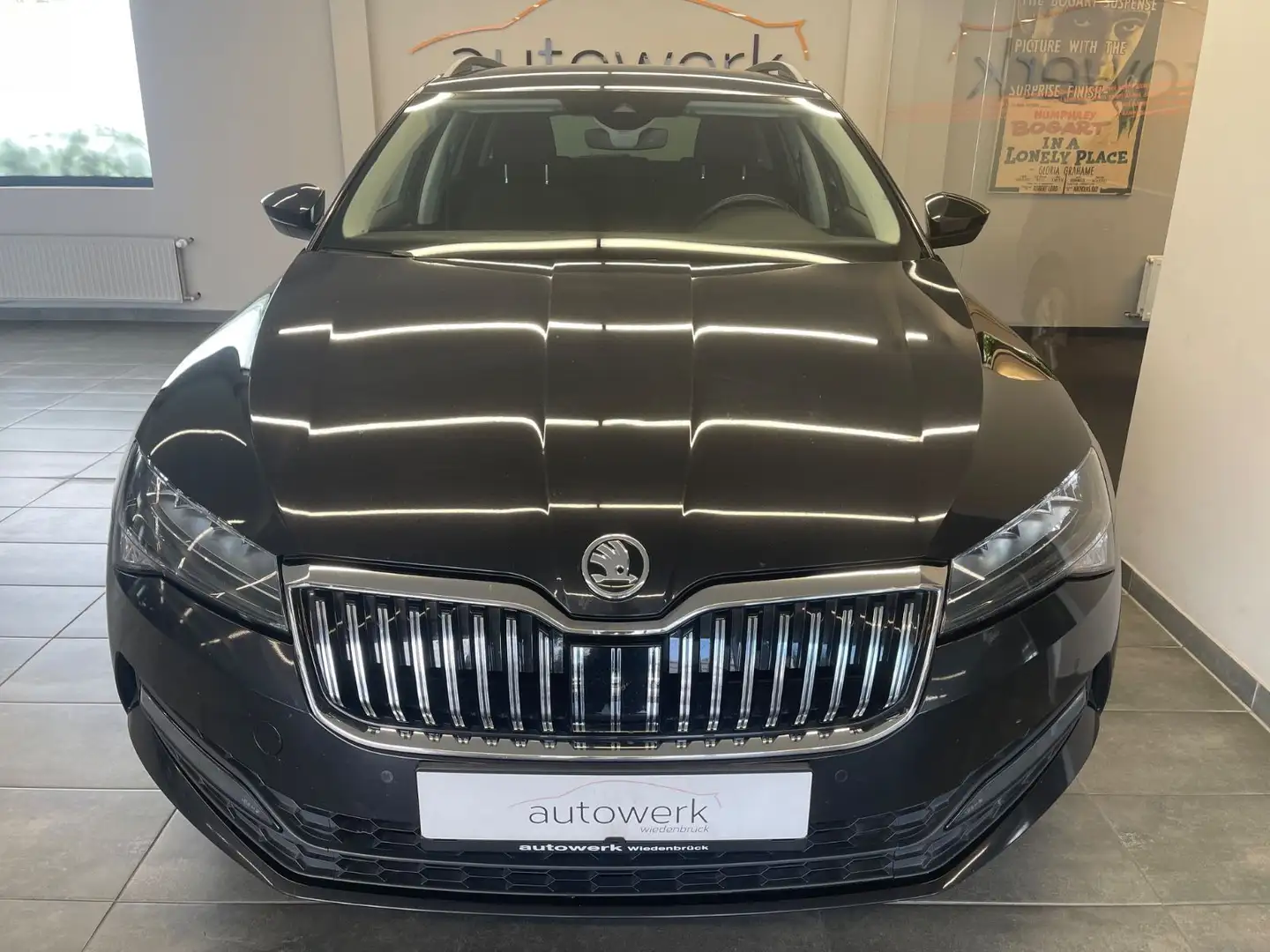 Skoda Superb Combi Ambition*AUT./AHK/Navi/Sitzhzg./TOP Schwarz - 2