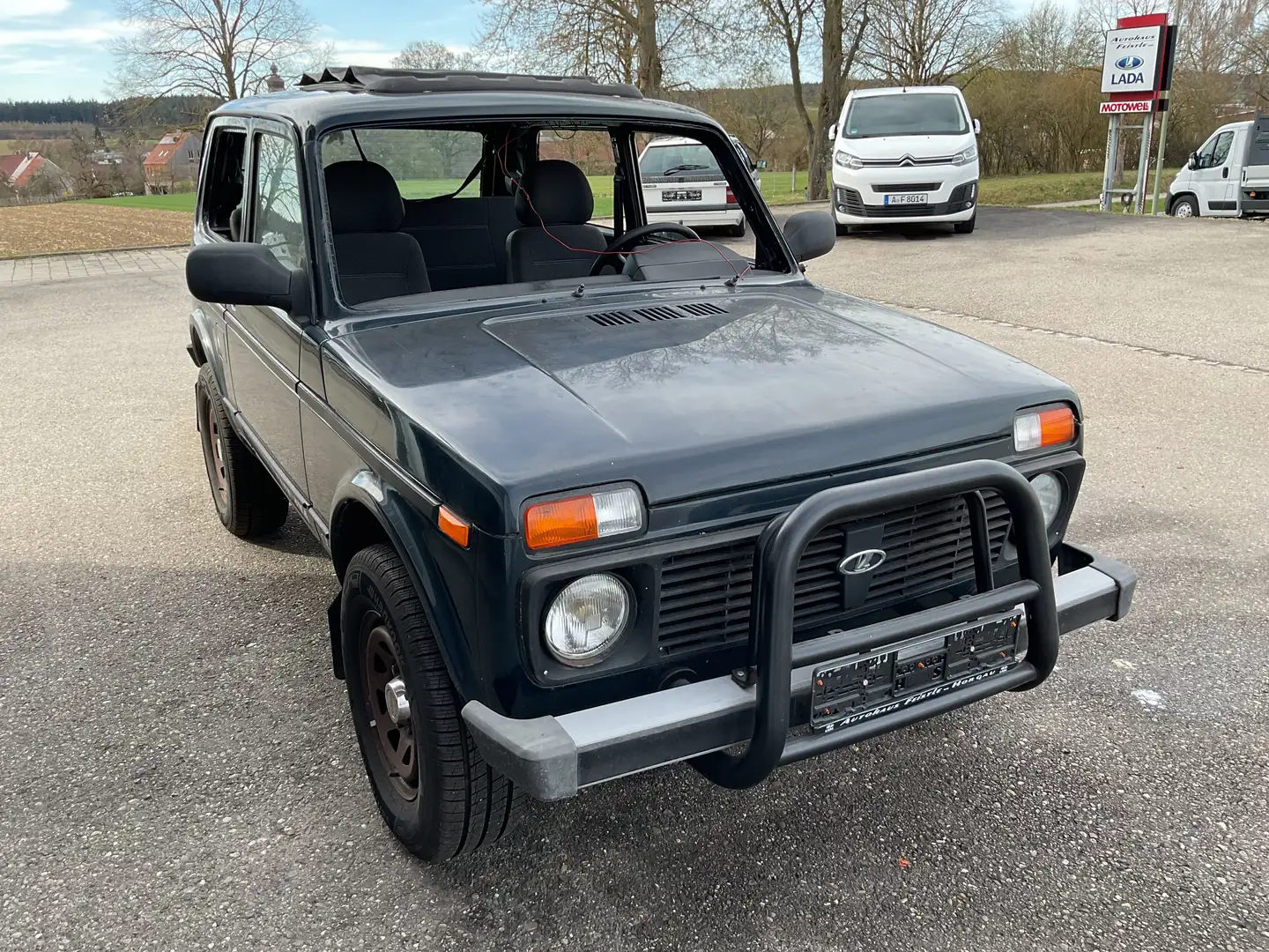 Lada Taiga Taiga 4x4 Frontbügel Schiebedach Grün - 1