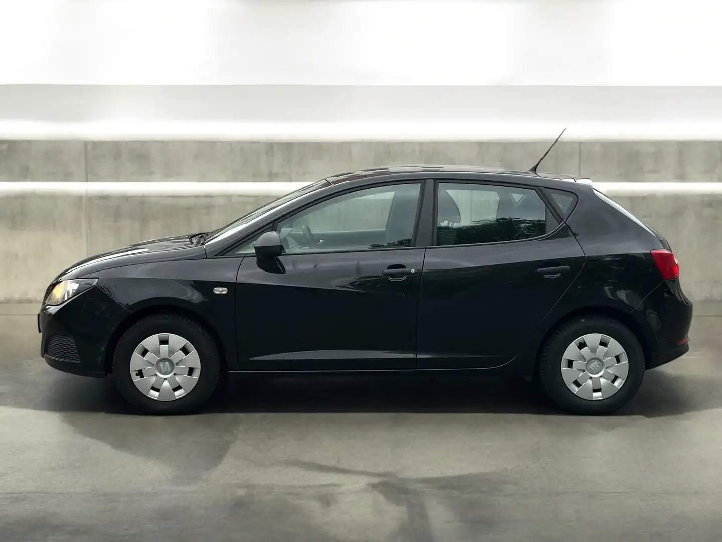 SEAT Ibiza Reference Schwarz - 2