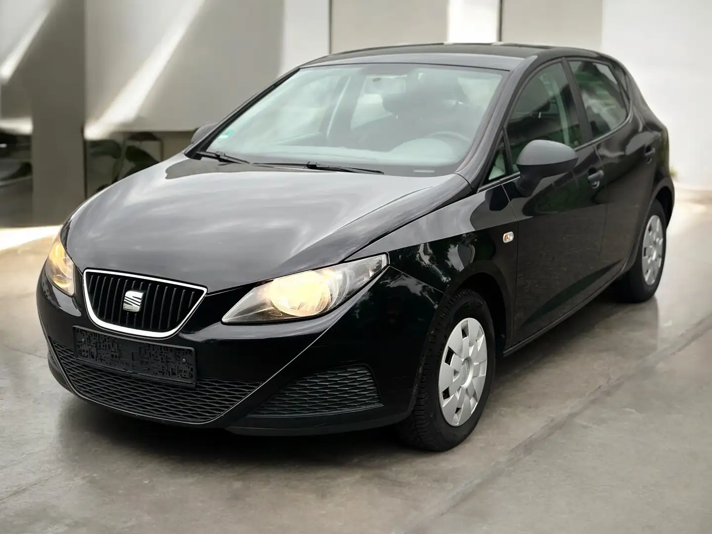 SEAT Ibiza Reference Schwarz - 1