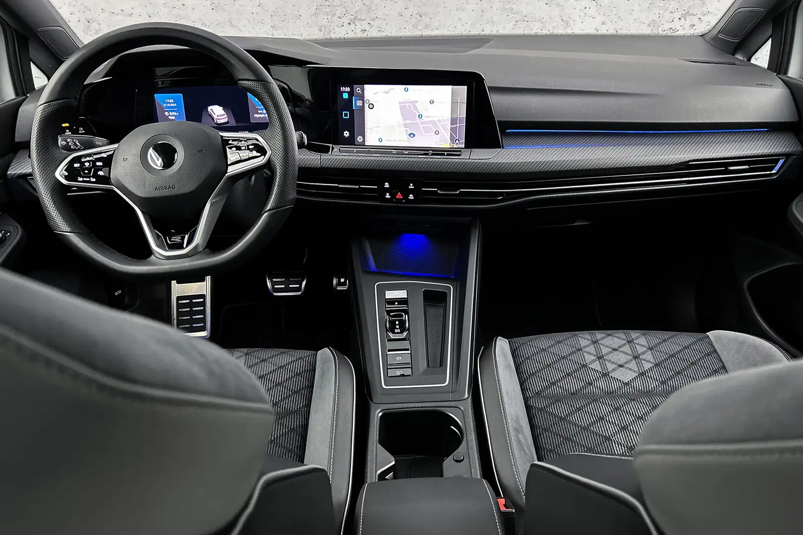 Volkswagen Golf 1.5 eTSI R-Line Business+ | Panoramadak | Adaptiev Wit - 2