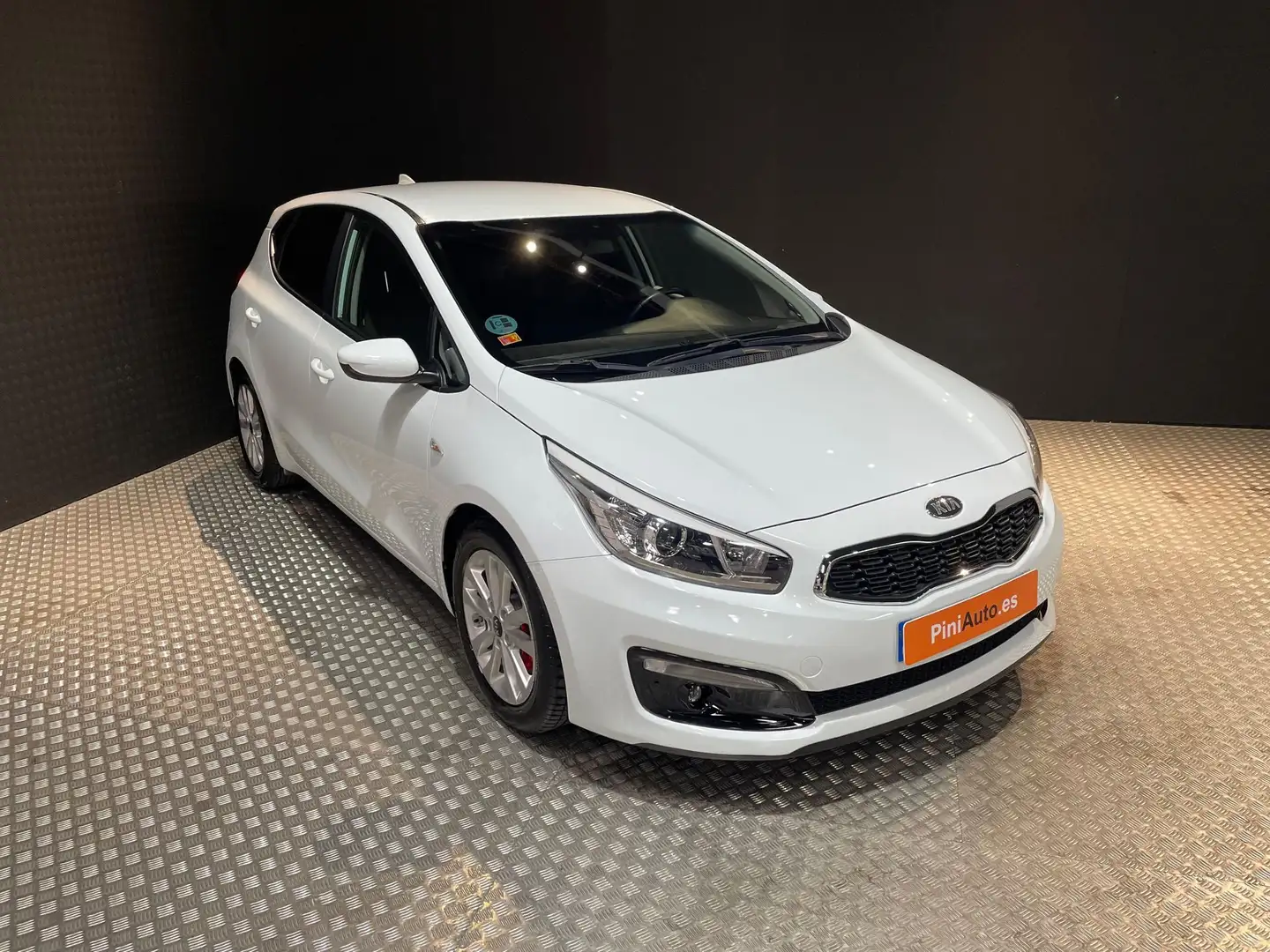 Kia Ceed / cee'd 1.6CRDI VGT Tech DCT 136 Blanc - 2