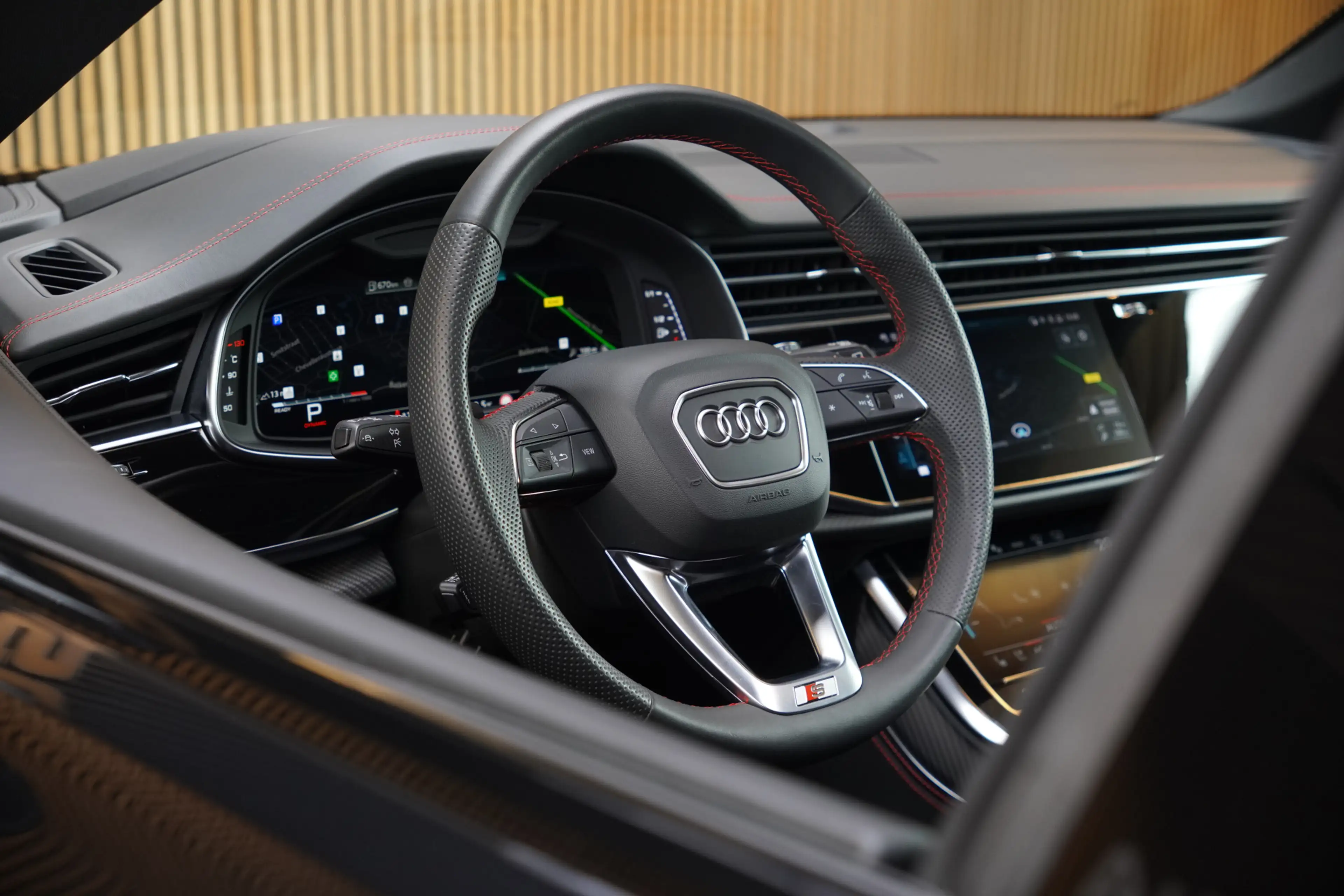 Audi SQ8 4.0TFSI/507pk SQ8 Quattro Blackstyle|2024|Pano|Luc — photo 6