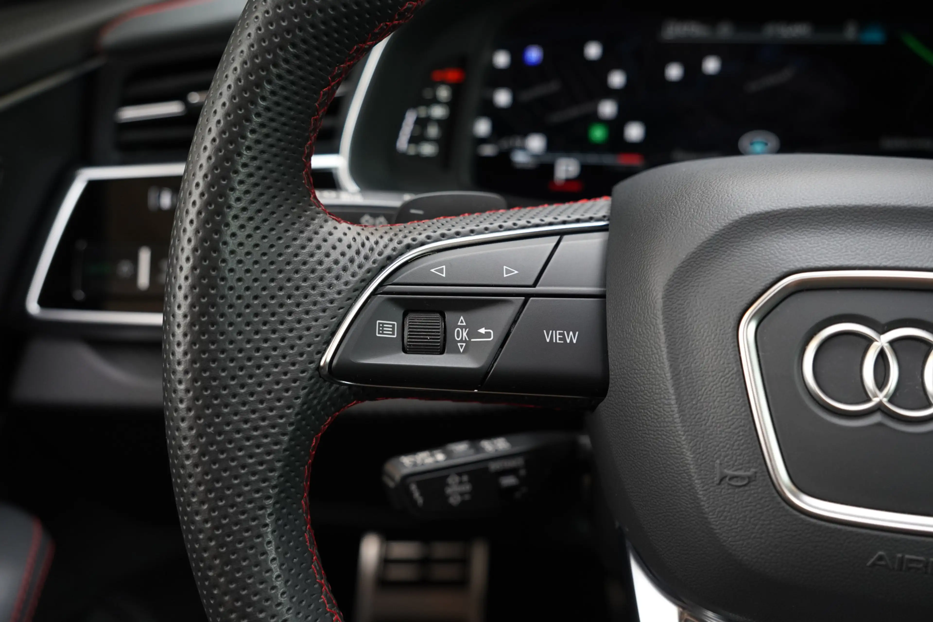 Audi SQ8 4.0TFSI/507pk SQ8 Quattro Blackstyle|2024|Pano|Luc — photo 28
