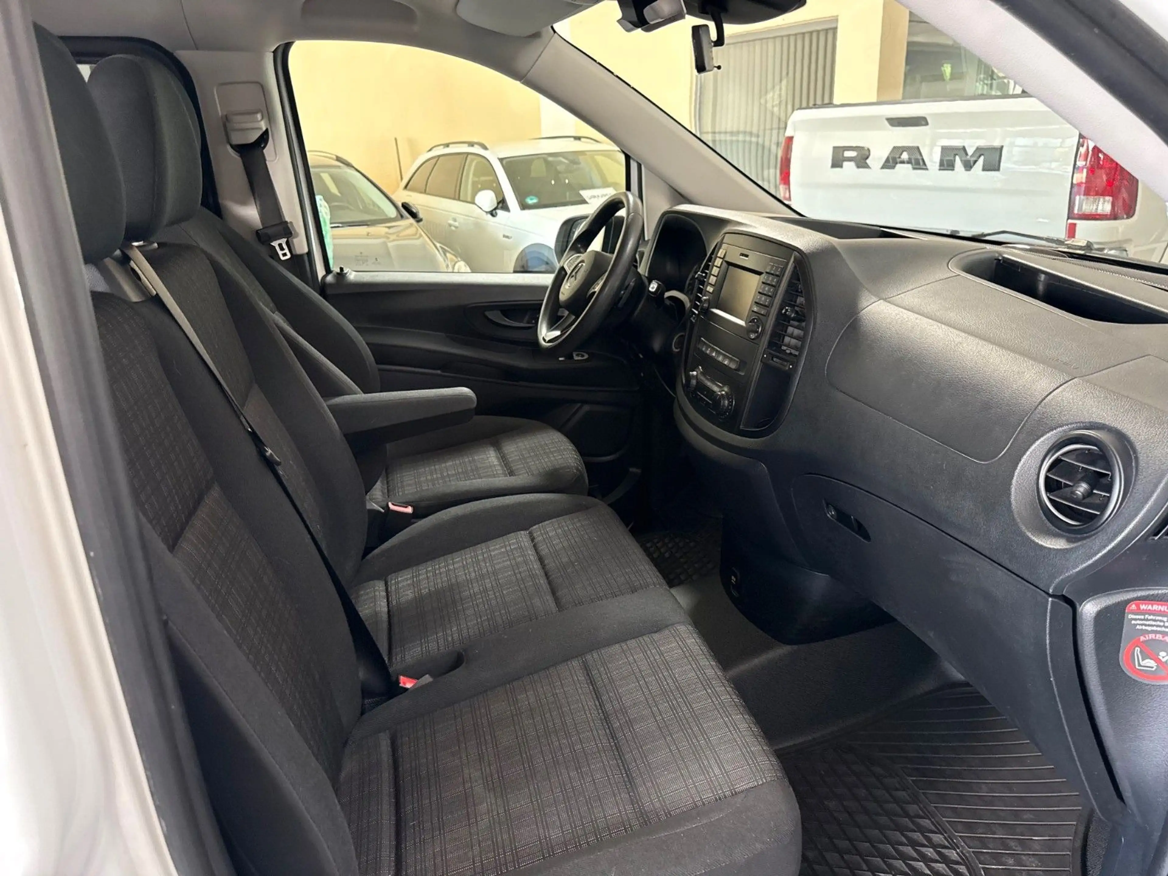 Mercedes-Benz Vito Mixto 119 CDI 4MATIC lang — photo 11
