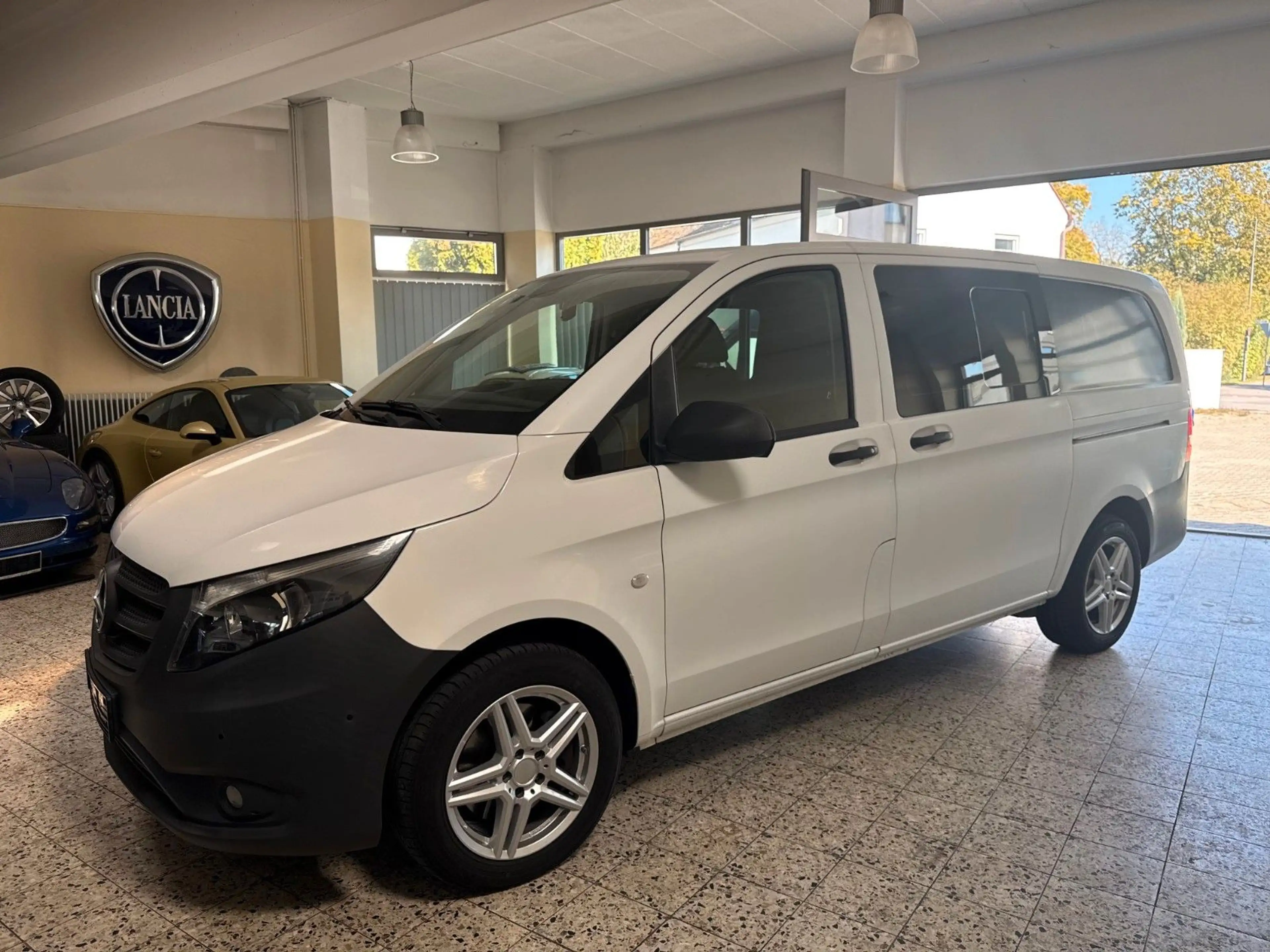 Mercedes-Benz Vito Mixto 119 CDI 4MATIC lang — photo 2
