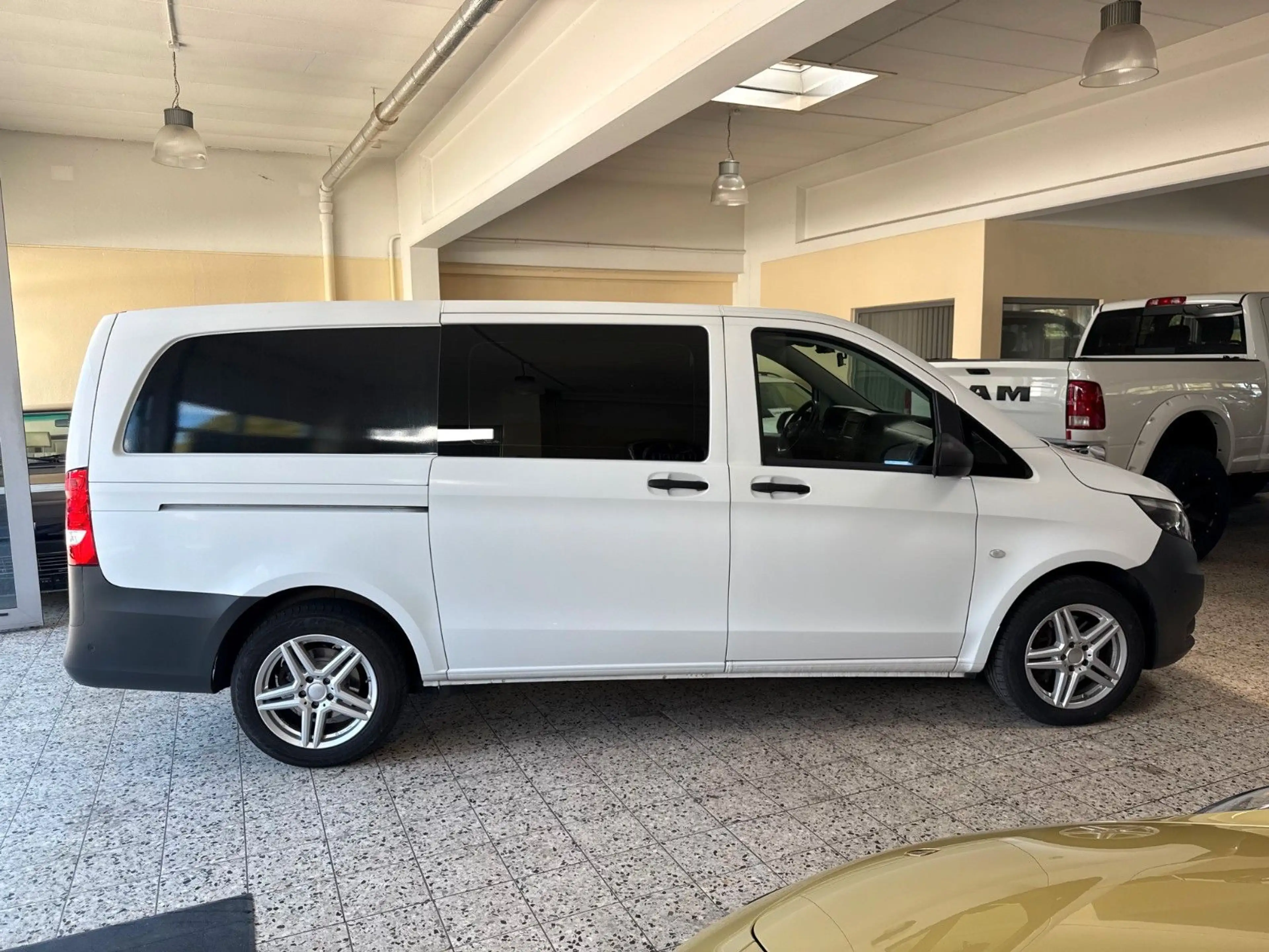 Mercedes-Benz Vito Mixto 119 CDI 4MATIC lang — photo 3