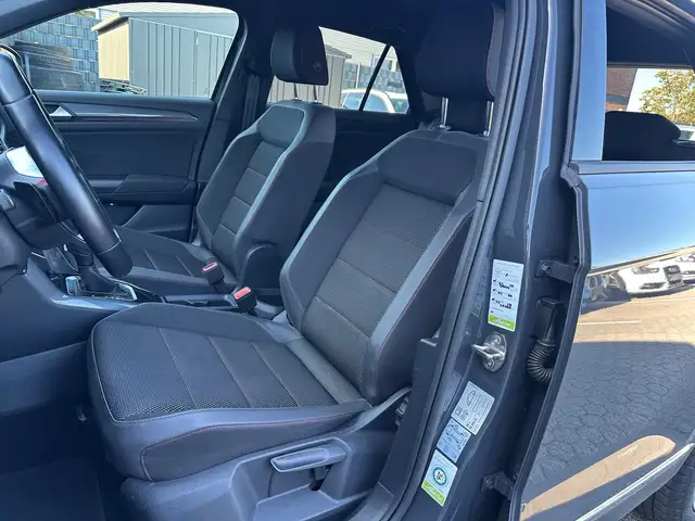 Volkswagen T-Roc view 10