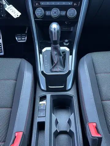 Volkswagen T-Roc view 14