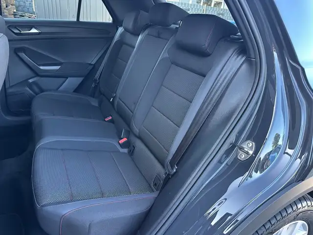 Volkswagen T-Roc view 11