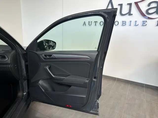 Volkswagen T-Roc view 7