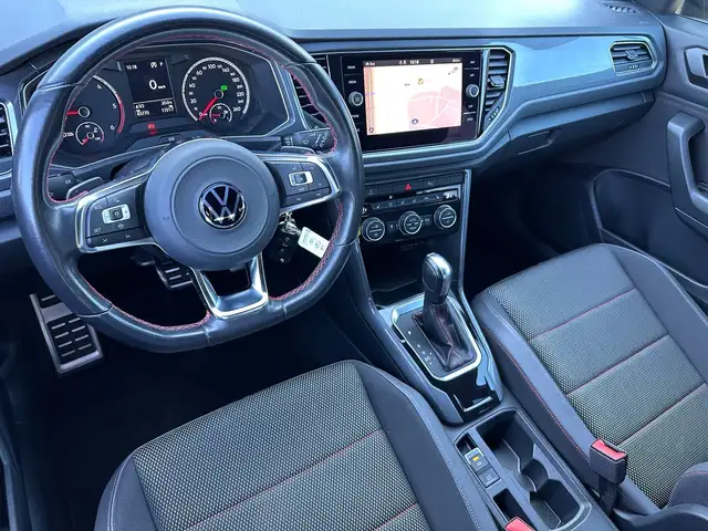 Volkswagen T-Roc view 9