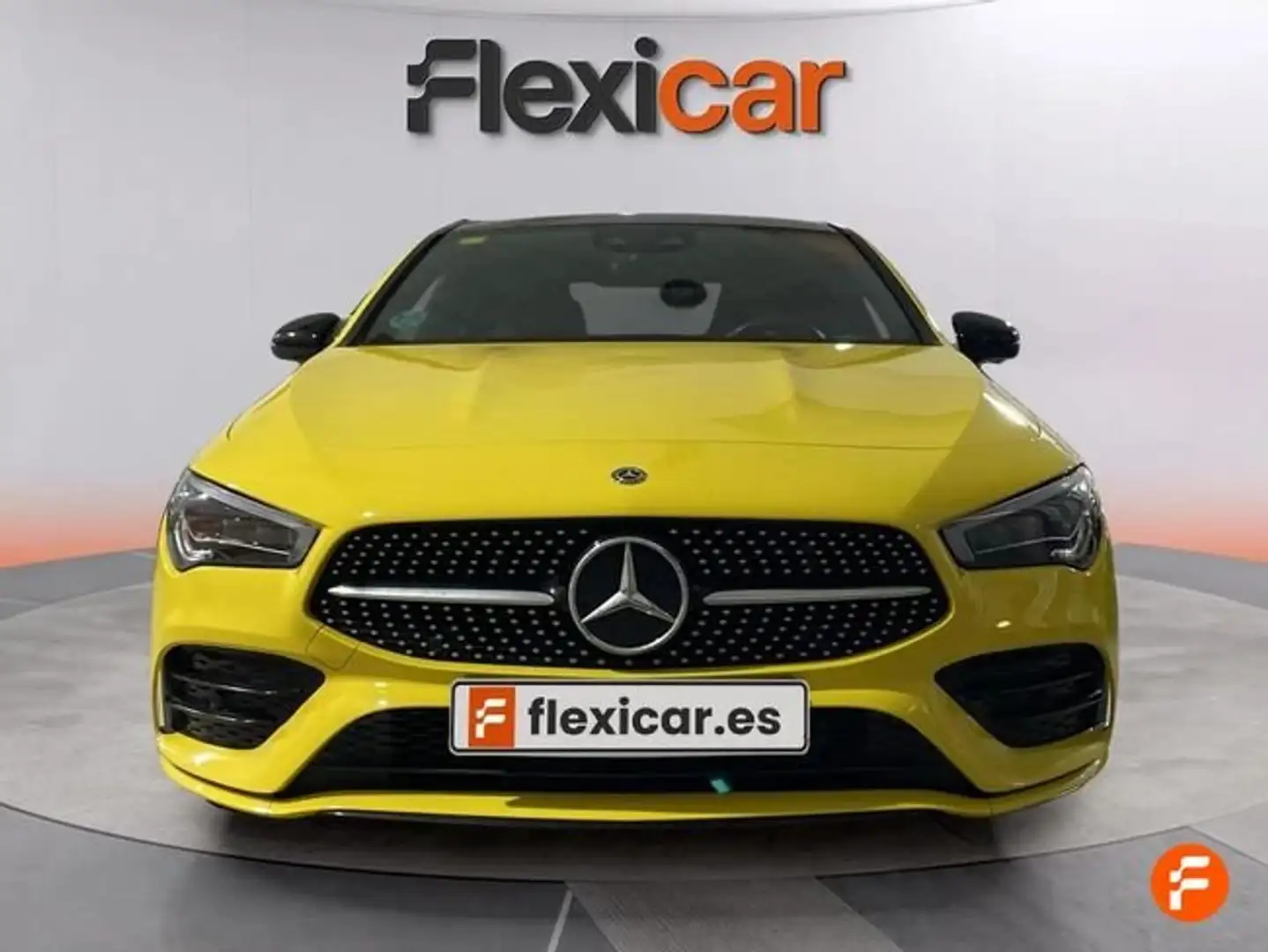 Mercedes-Benz CLA 180 Amarillo - 1