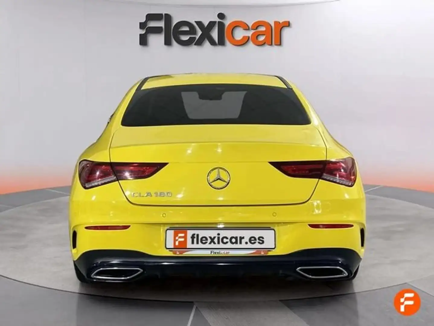 Mercedes-Benz CLA 180 Amarillo - 2