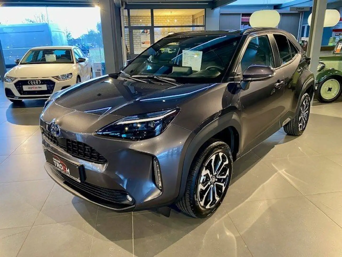 Toyota Yaris Cross 1.5i VVT-i Hybrid E-CVT Nieuwe wagen / Navi / app Gris - 1