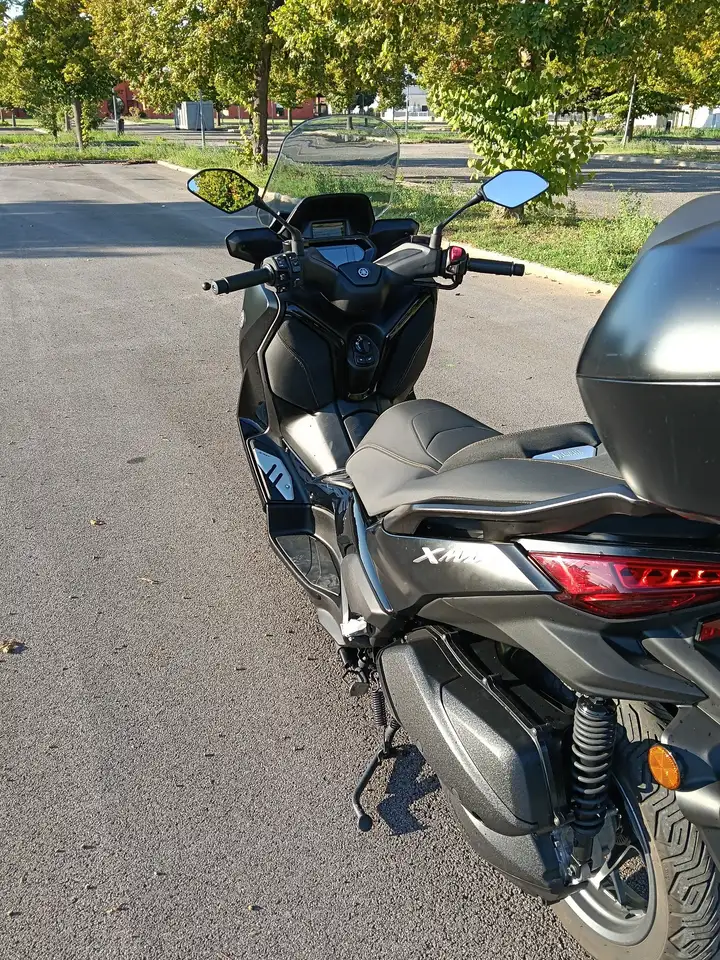 Yamaha X-Max 300