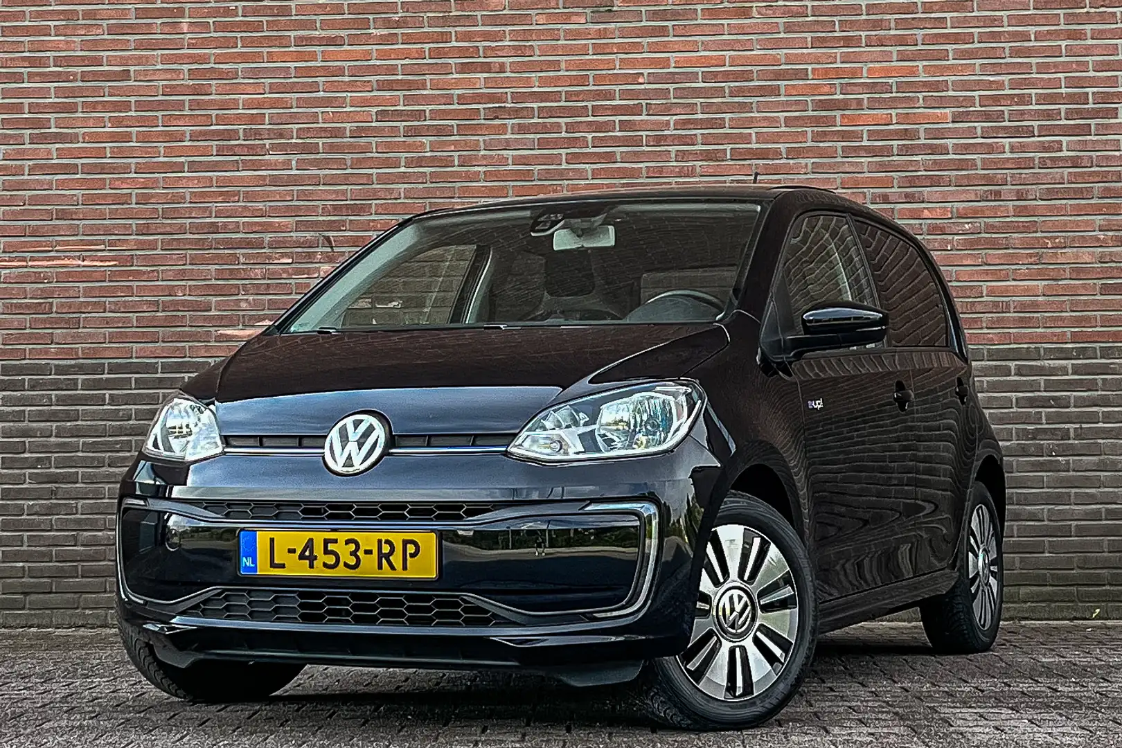 Volkswagen e-up! Autm. Camera, Clima, Cruise, LMV, Pano, ** RIJKLAA Noir - 1