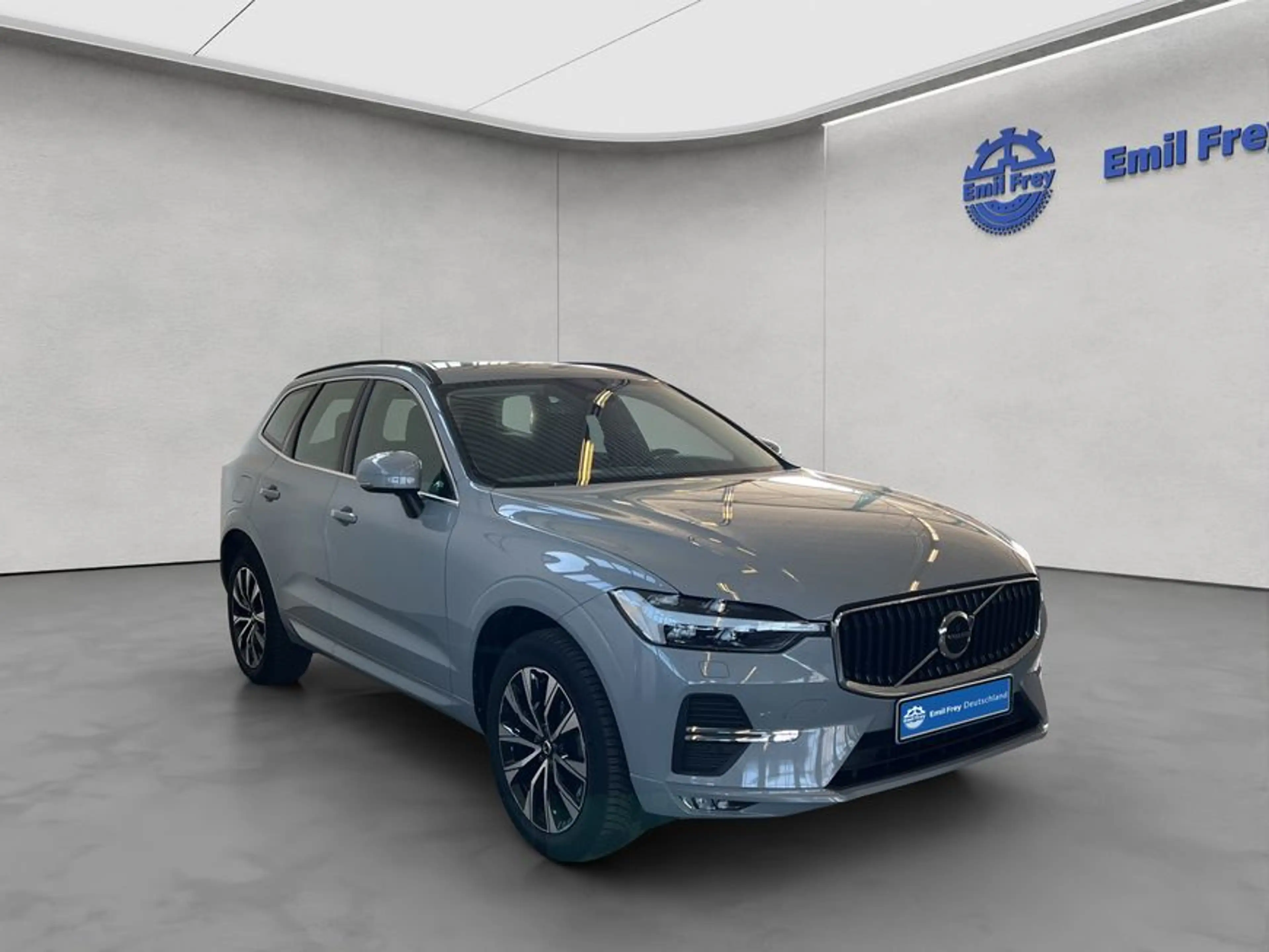 Volvo XC60 XC60 B5 AWD Core Aut 19'' Licht-Paket AHK Kamera P — photo 8
