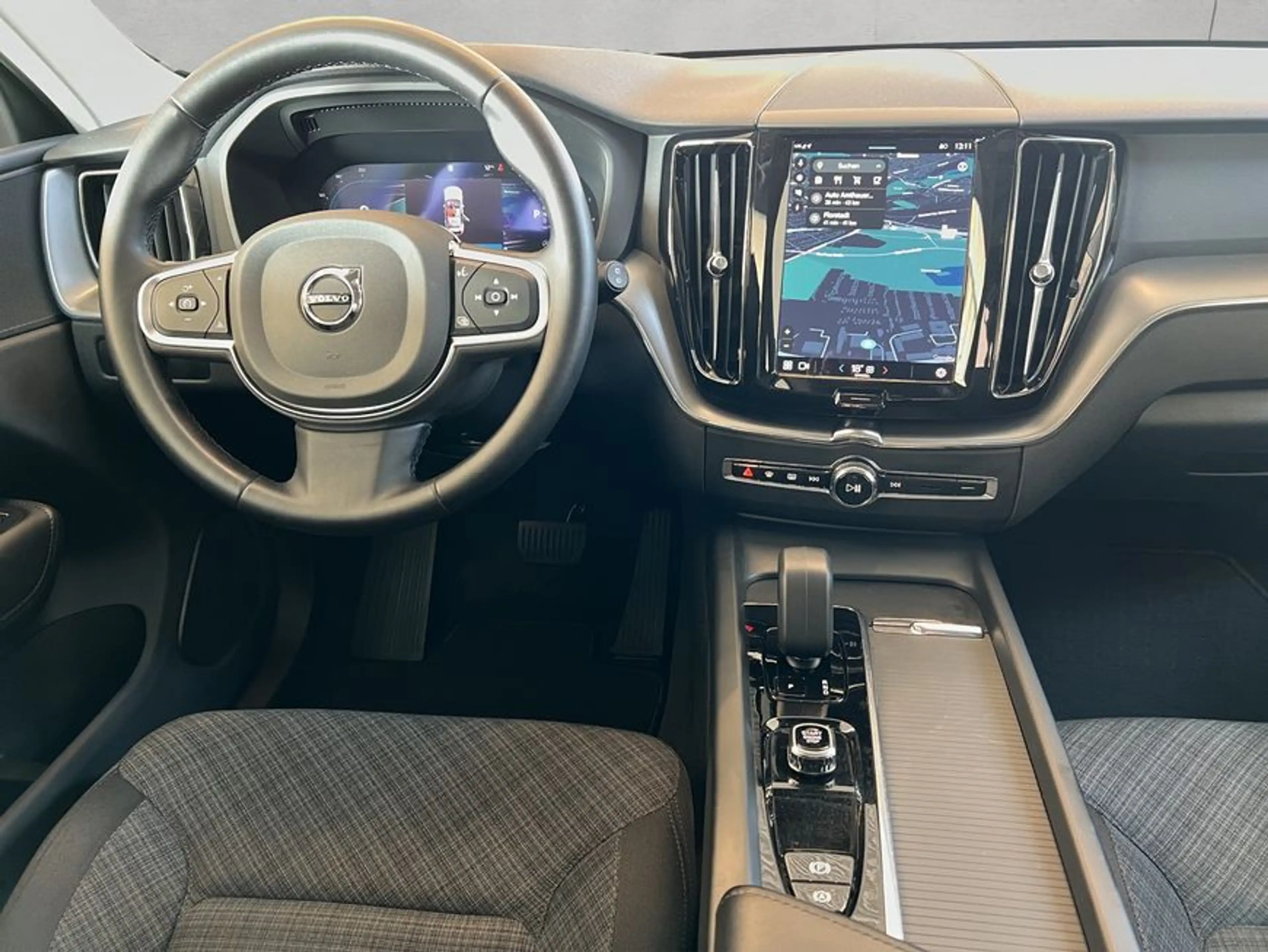 Volvo XC60 XC60 B5 AWD Core Aut 19'' Licht-Paket AHK Kamera P — photo 13