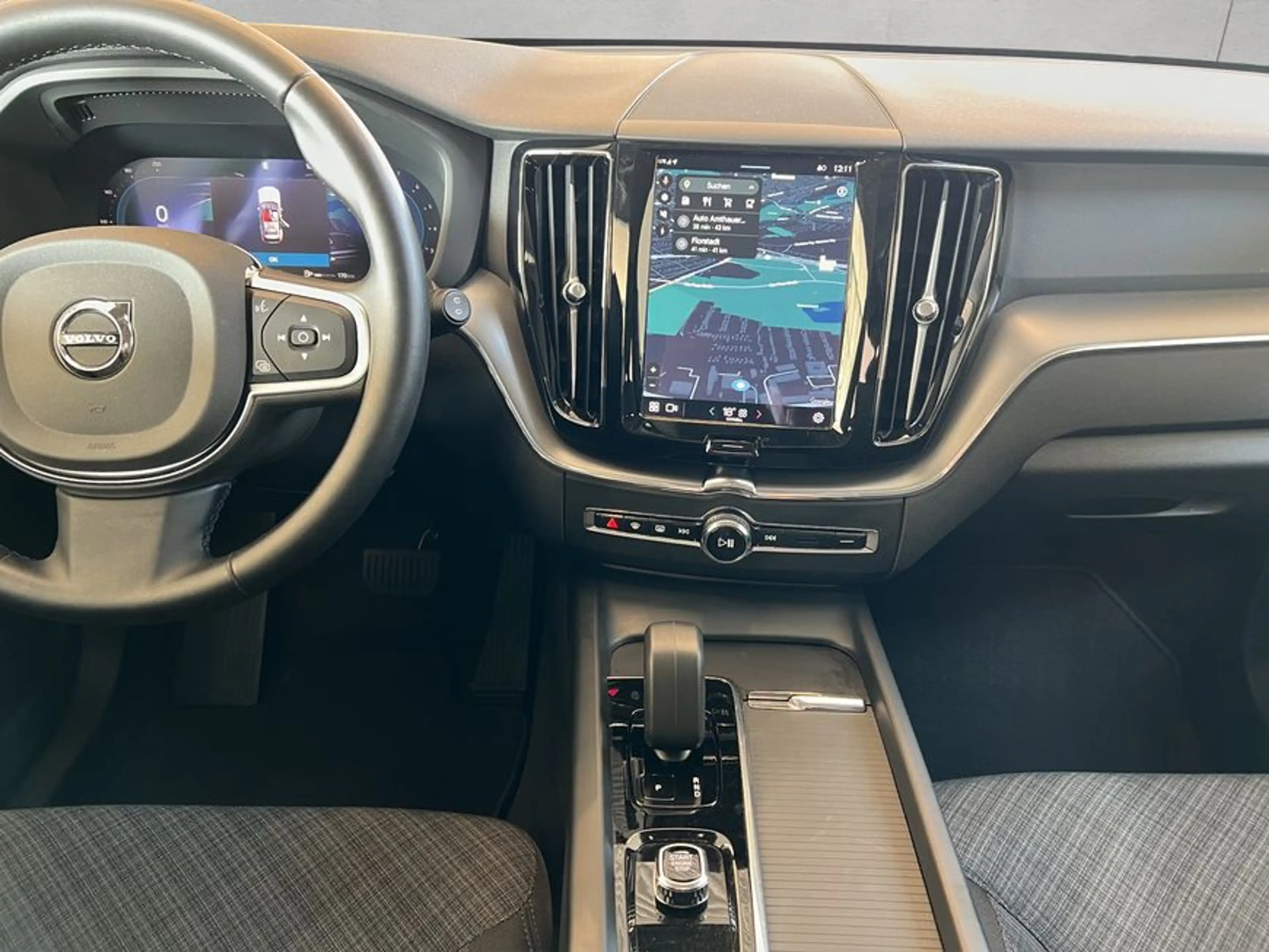 Volvo XC60 XC60 B5 AWD Core Aut 19'' Licht-Paket AHK Kamera P — photo 14