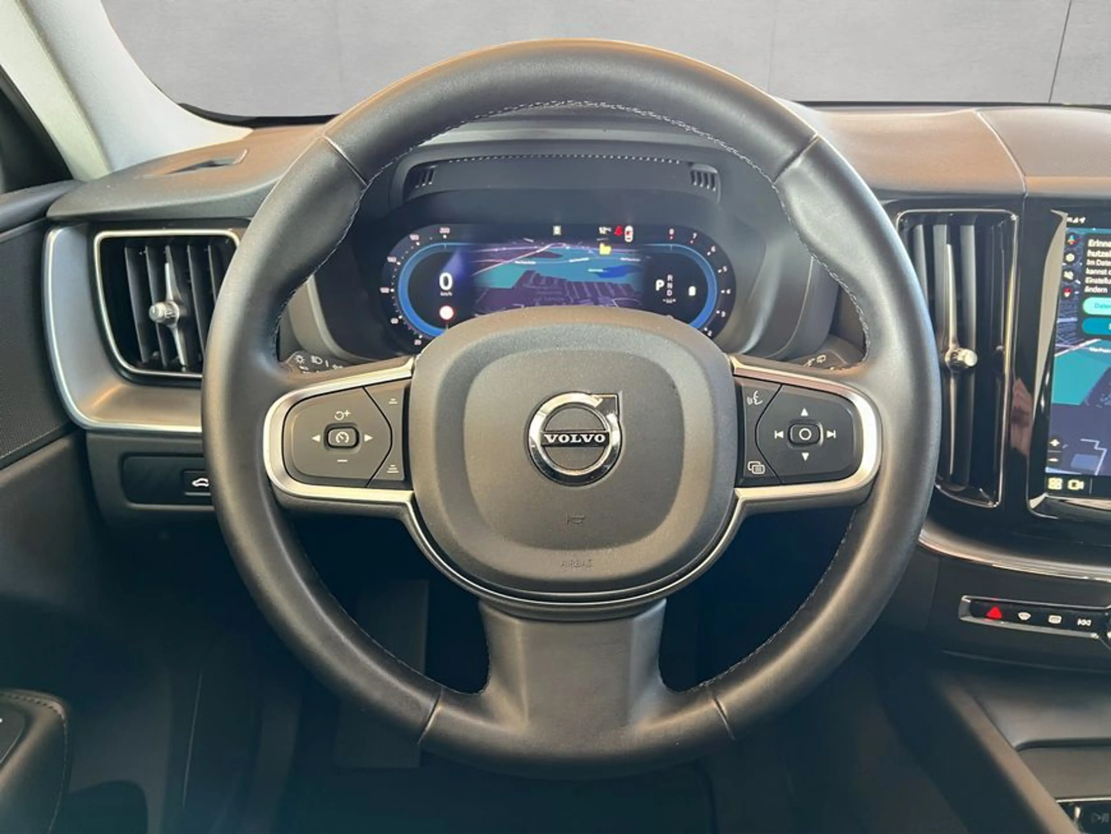 Volvo XC60 XC60 B5 AWD Core Aut 19'' Licht-Paket AHK Kamera P — photo 11