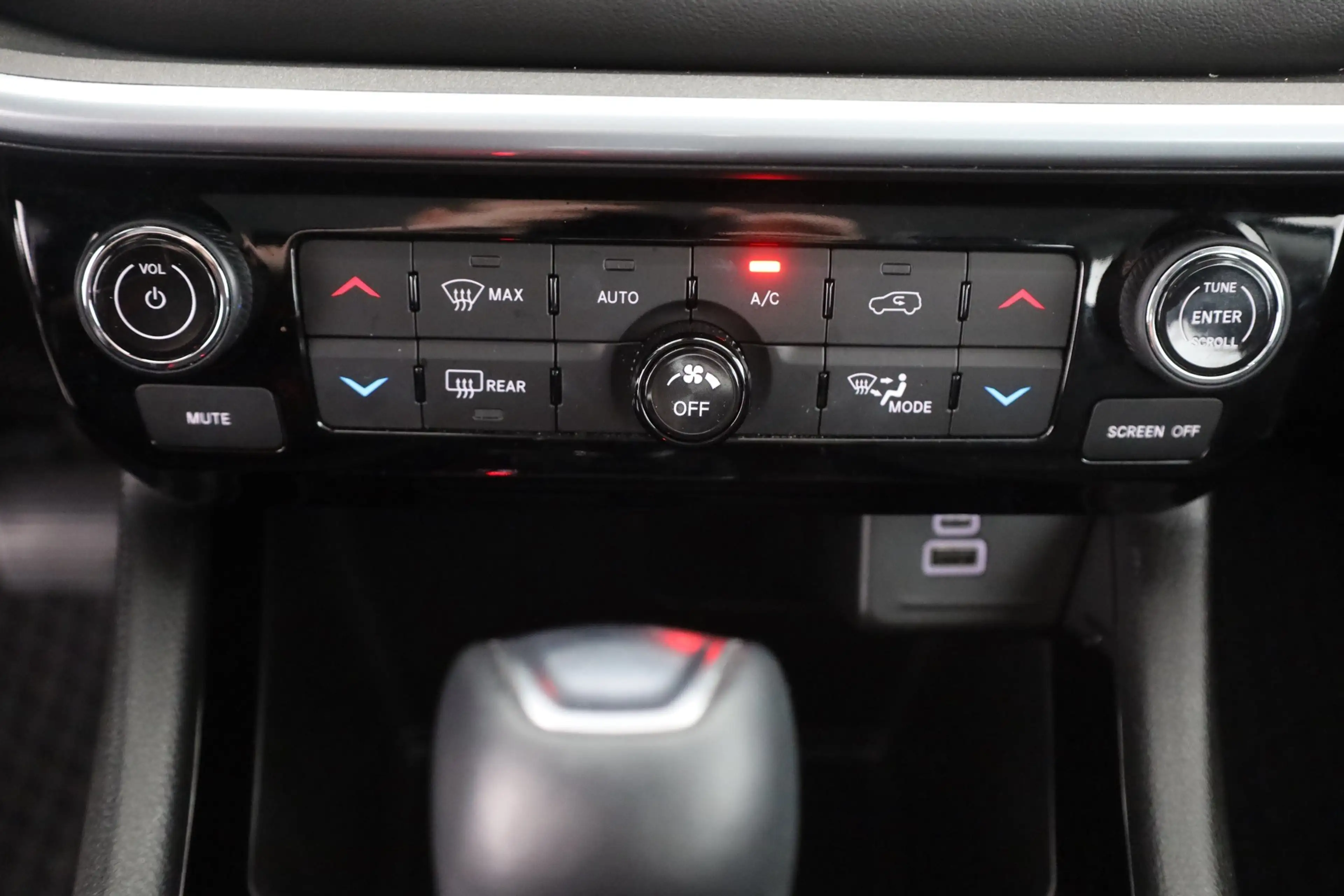 Jeep Compass 1.5 M-Hybrid Altitude LED 360° DAB PDC — photo 11