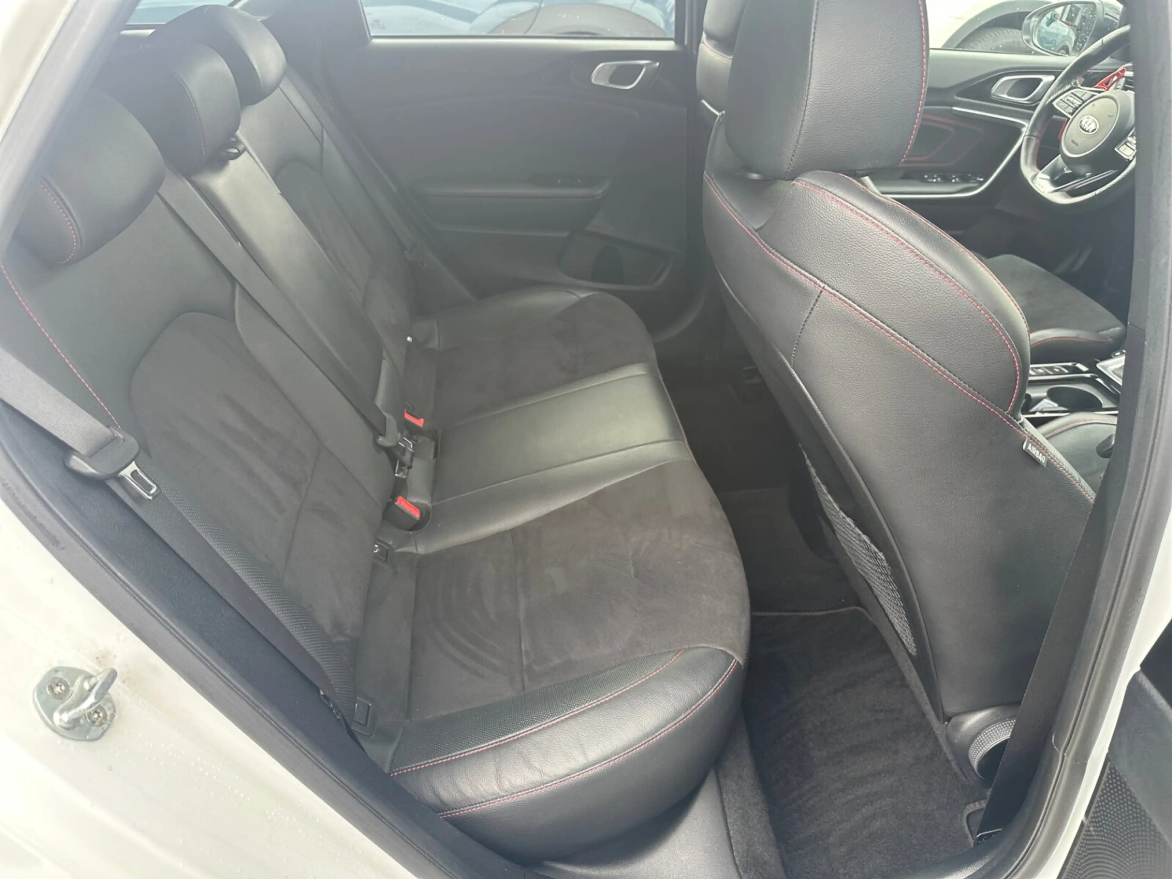 Kia ProCeed / pro_cee'd Proceed 1.6 T-GDI GT — photo 10