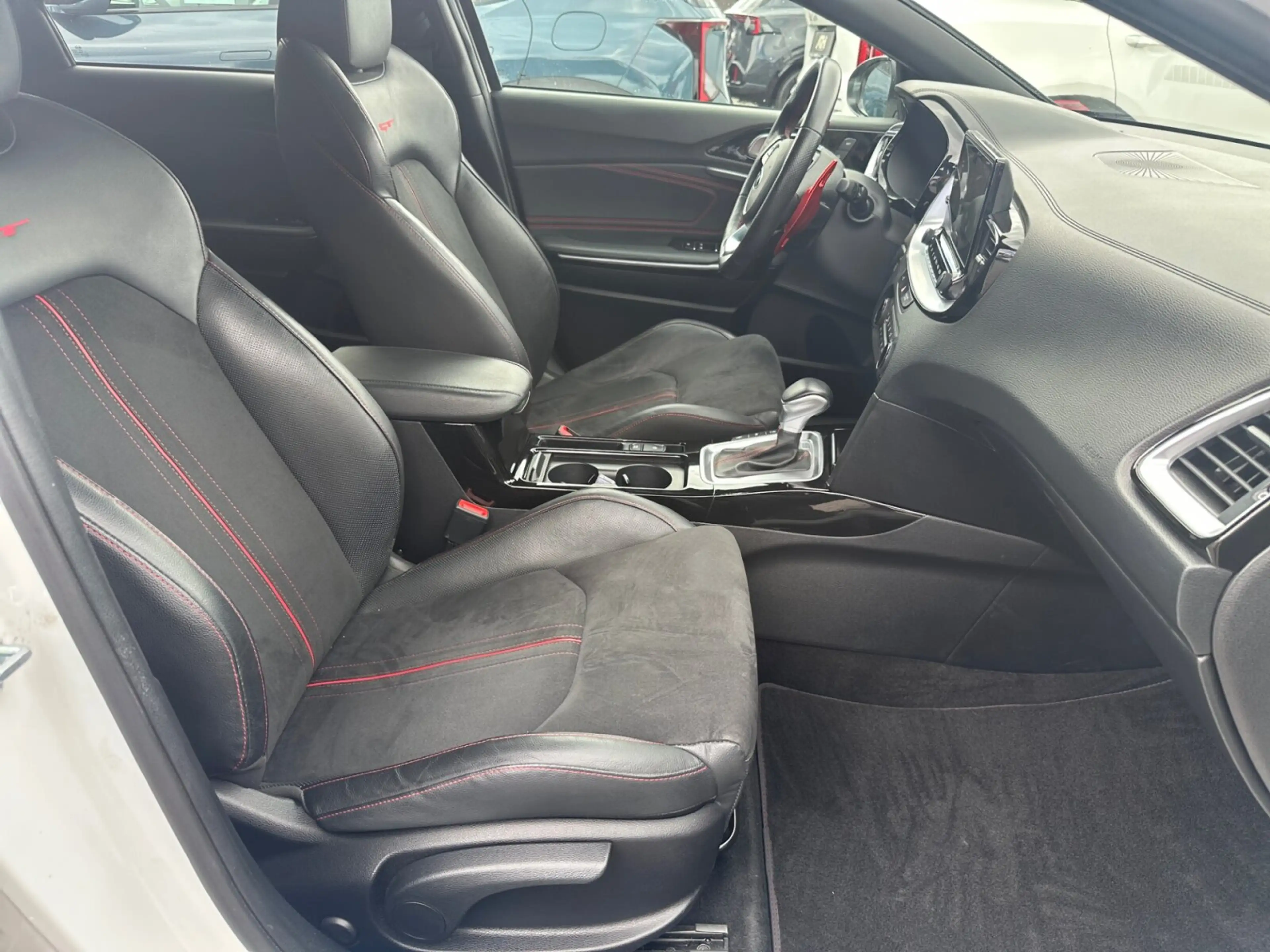 Kia ProCeed / pro_cee'd Proceed 1.6 T-GDI GT — photo 9